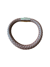 Load image into Gallery viewer, PULSERA CON BROCHE IMANTADO
